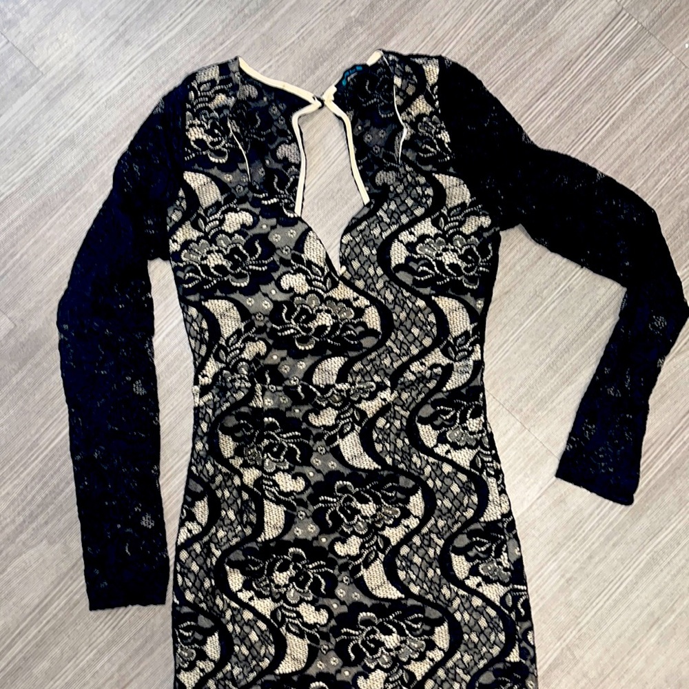 Nude & Black Lace Body Con Open Back Long Sleeve Dress